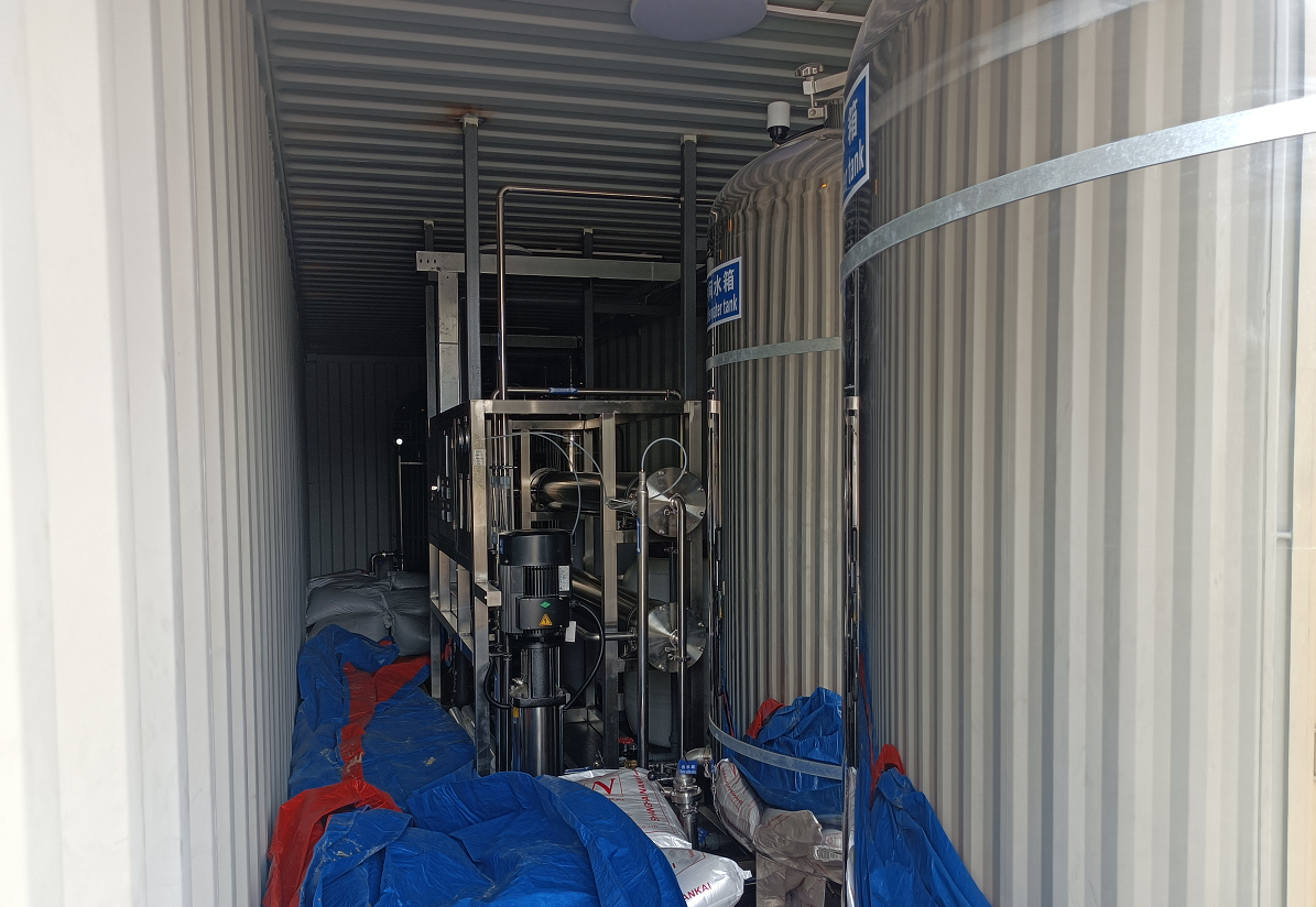 【川一股份】出口非洲3x3T/H反滲透設(shè)備裝車發(fā)往青島港